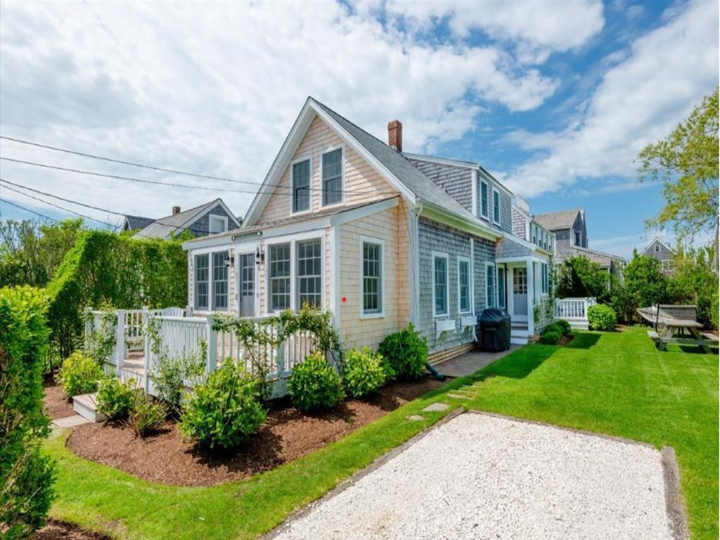Photo of Nantucket vacation rental property at 11 East Lincoln Avenue Nantucket, MA 02554