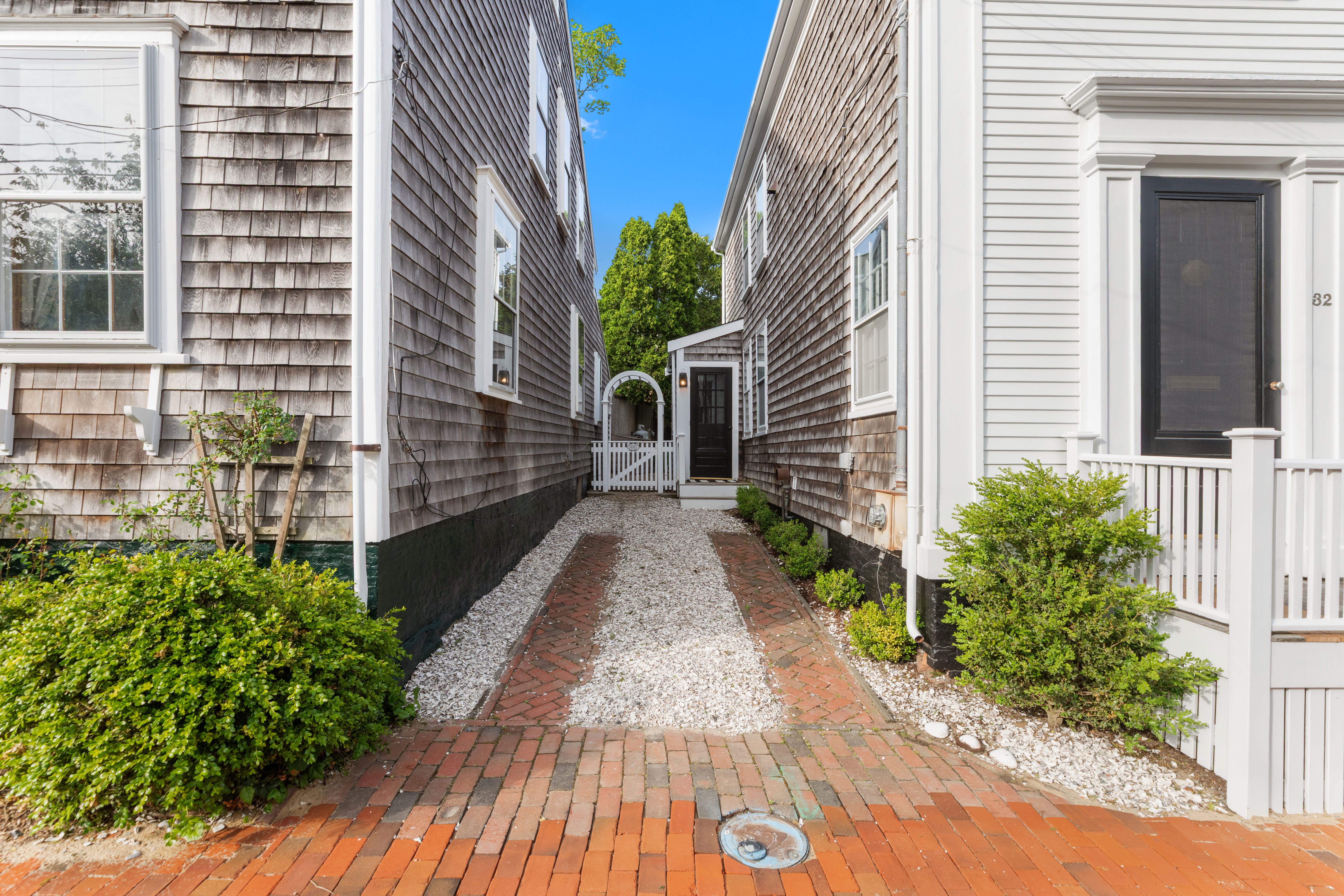32 Pine Street photo 2