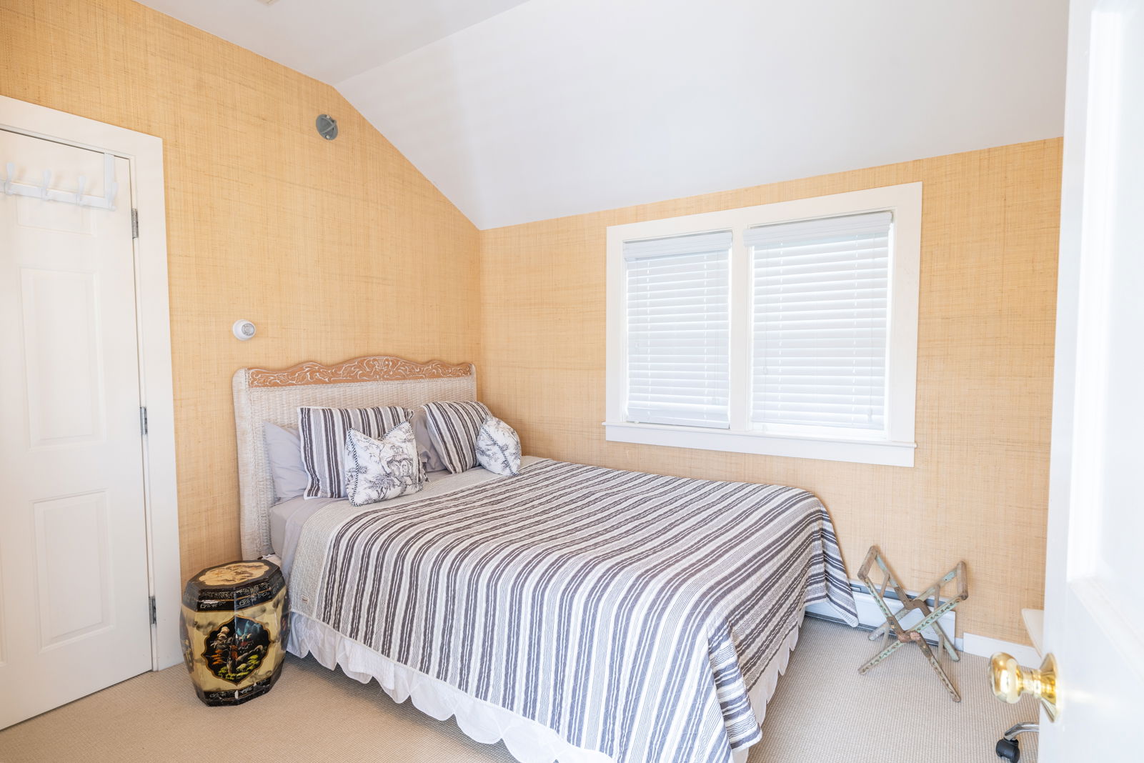 60 Cliff Road photo 15