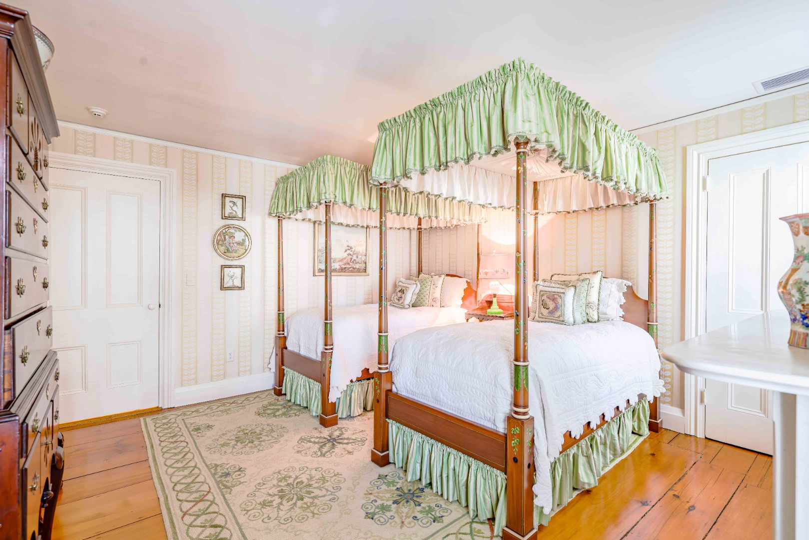 9 Pleasant Street photo 34