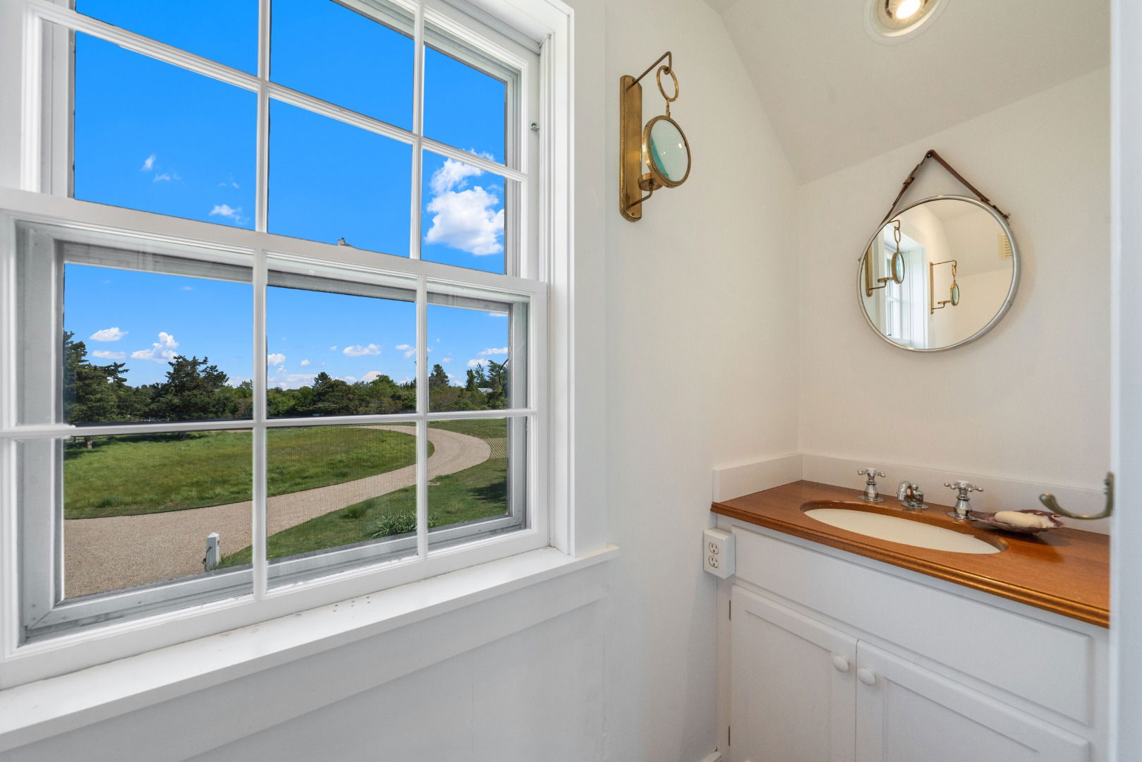 14 Bassett Road photo 106