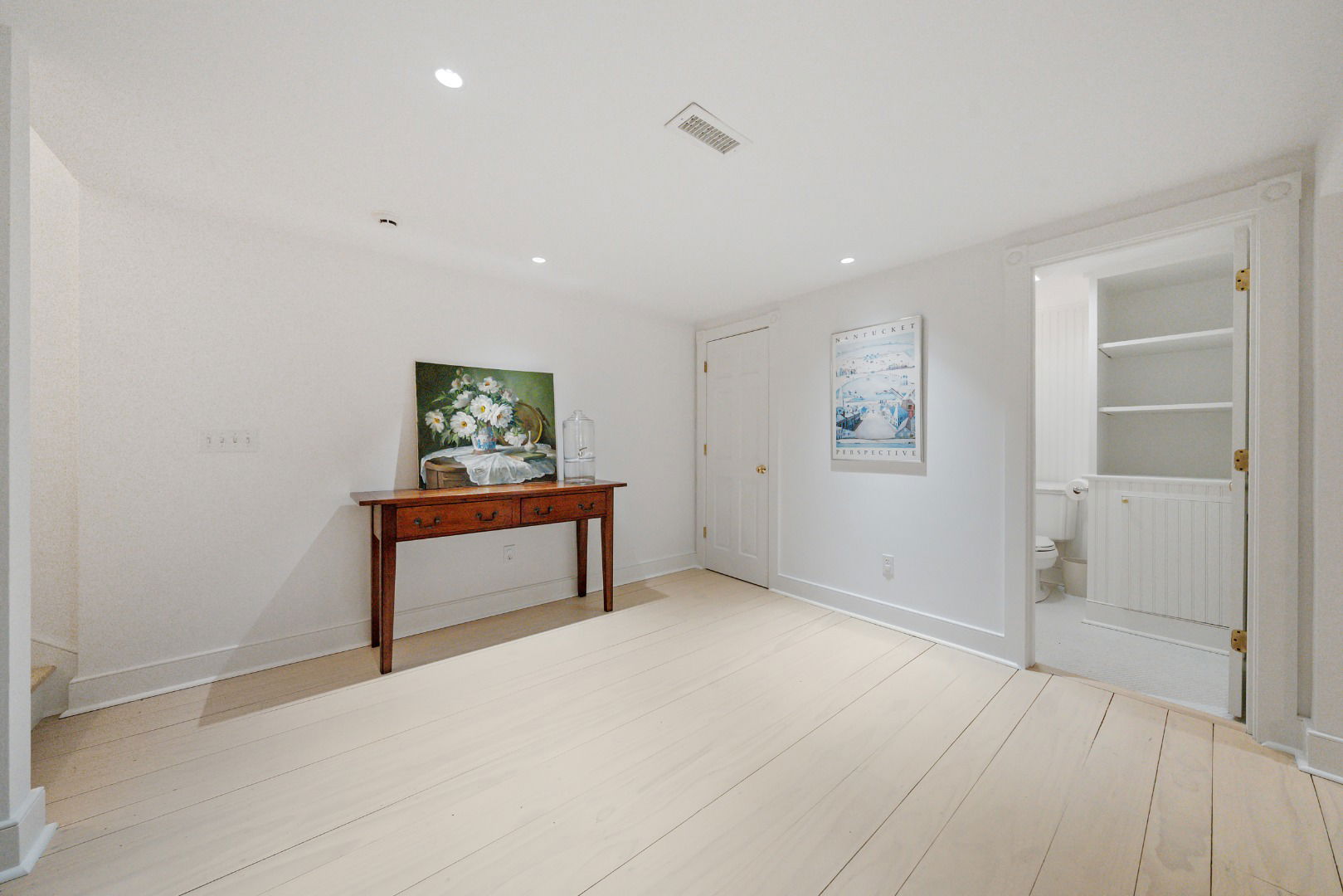 14 Bassett Road photo 45