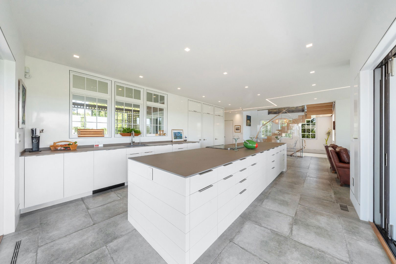 14 Bassett Road photo 65