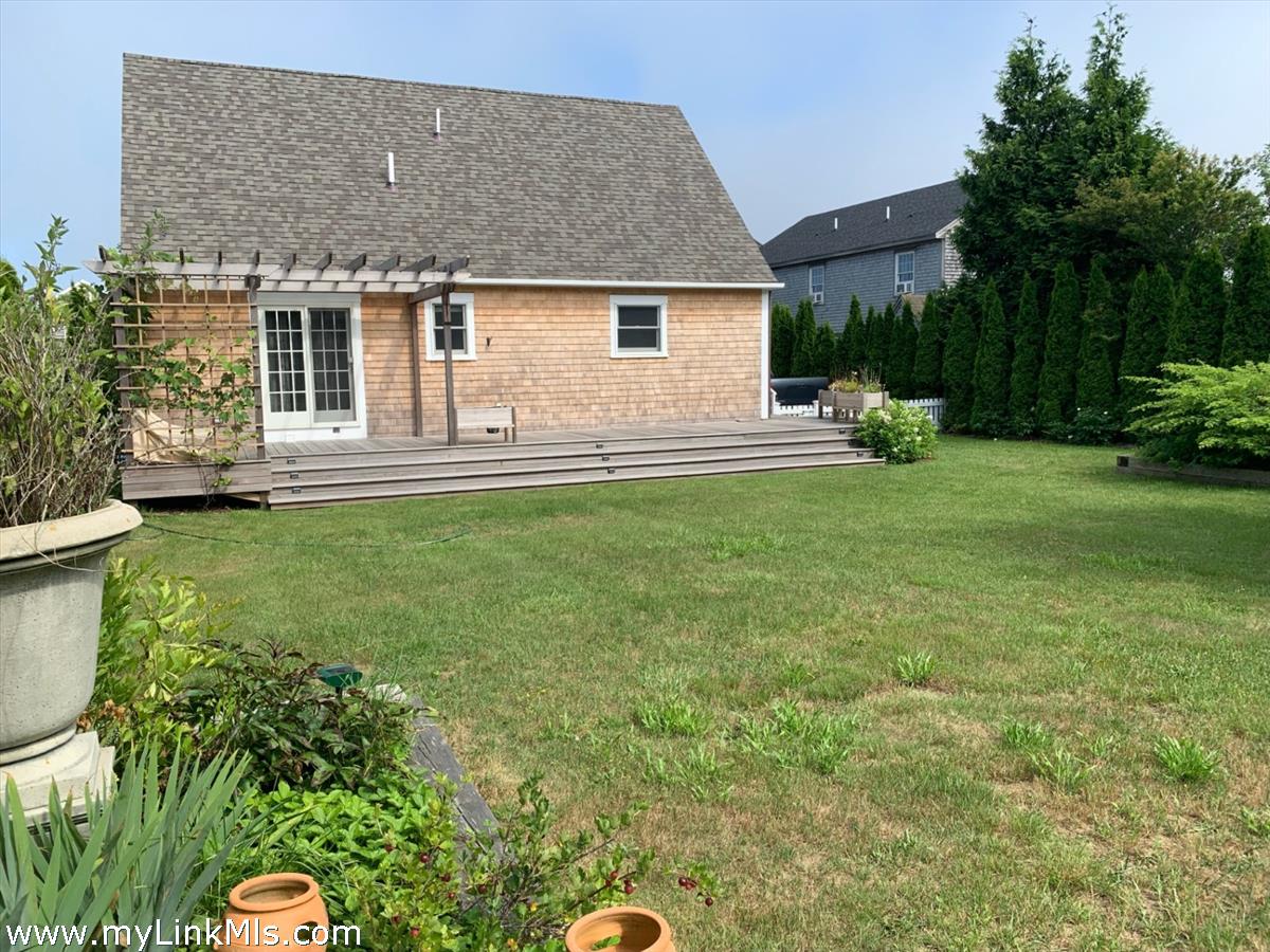 11 Perry Lane photo 2