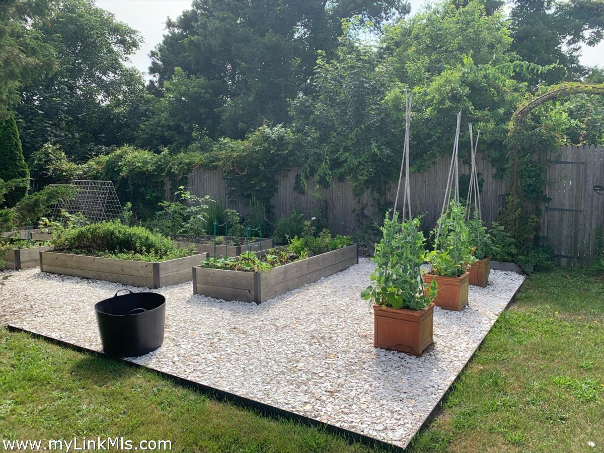 11 Perry Lane photo 7