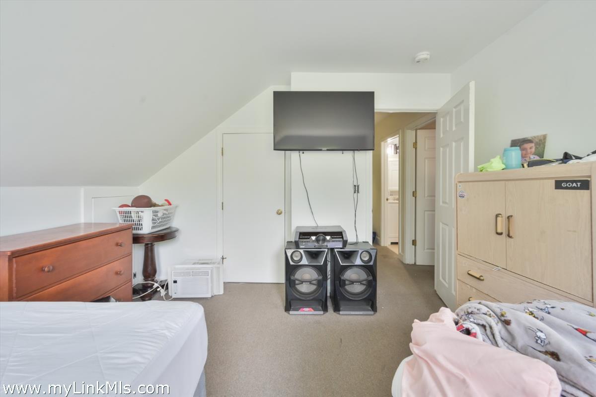 20 Pine Grove Road photo 9