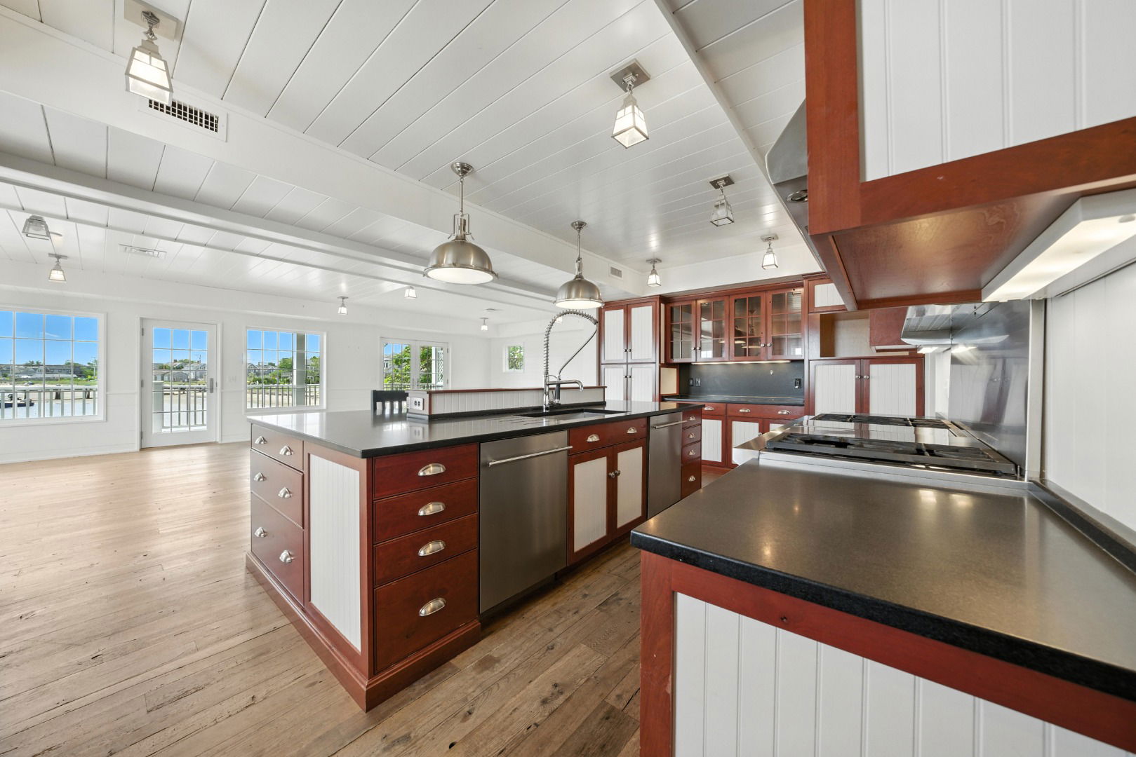 13 Commercial Wharf photo 14