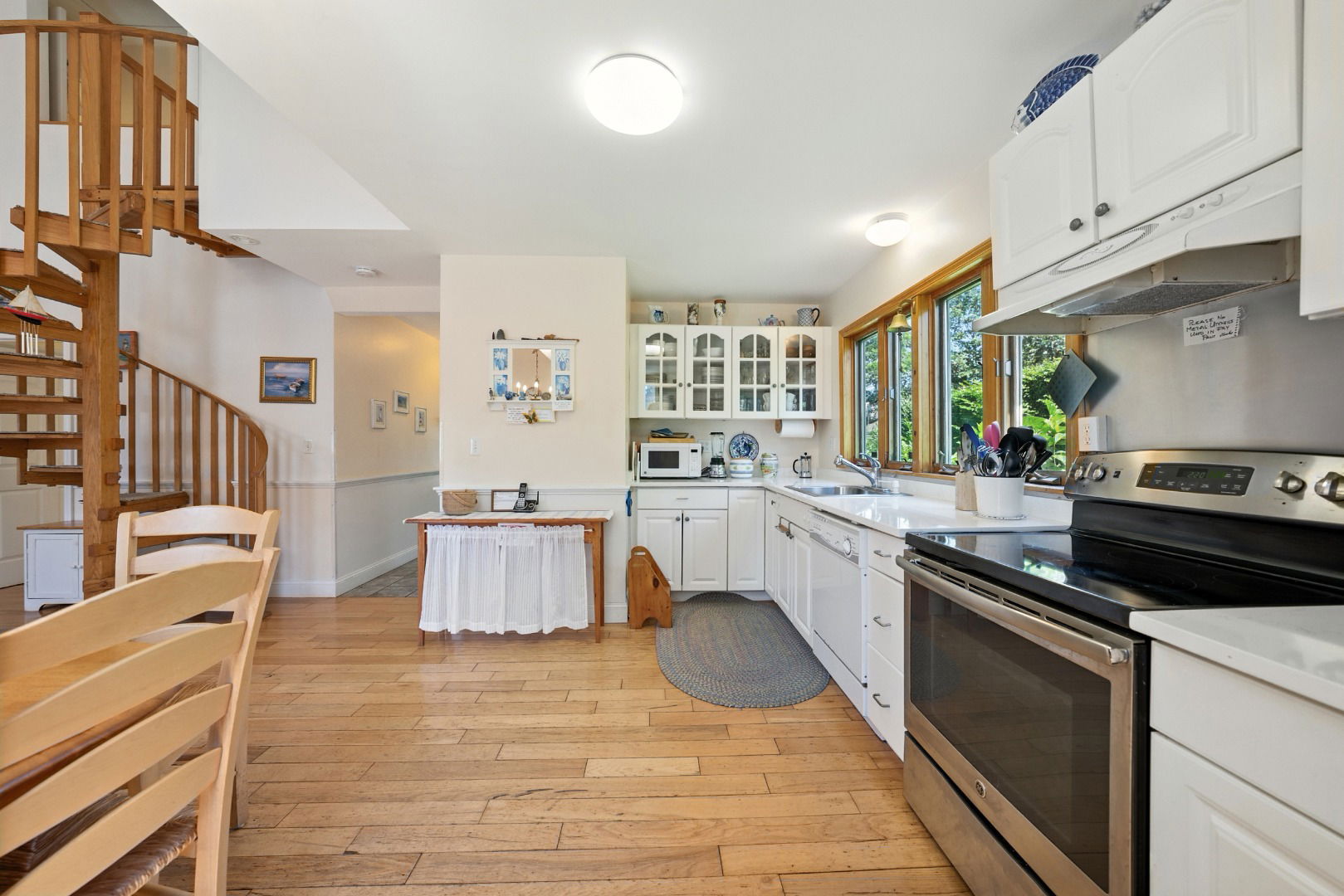 52 Pleasant Street photo 12