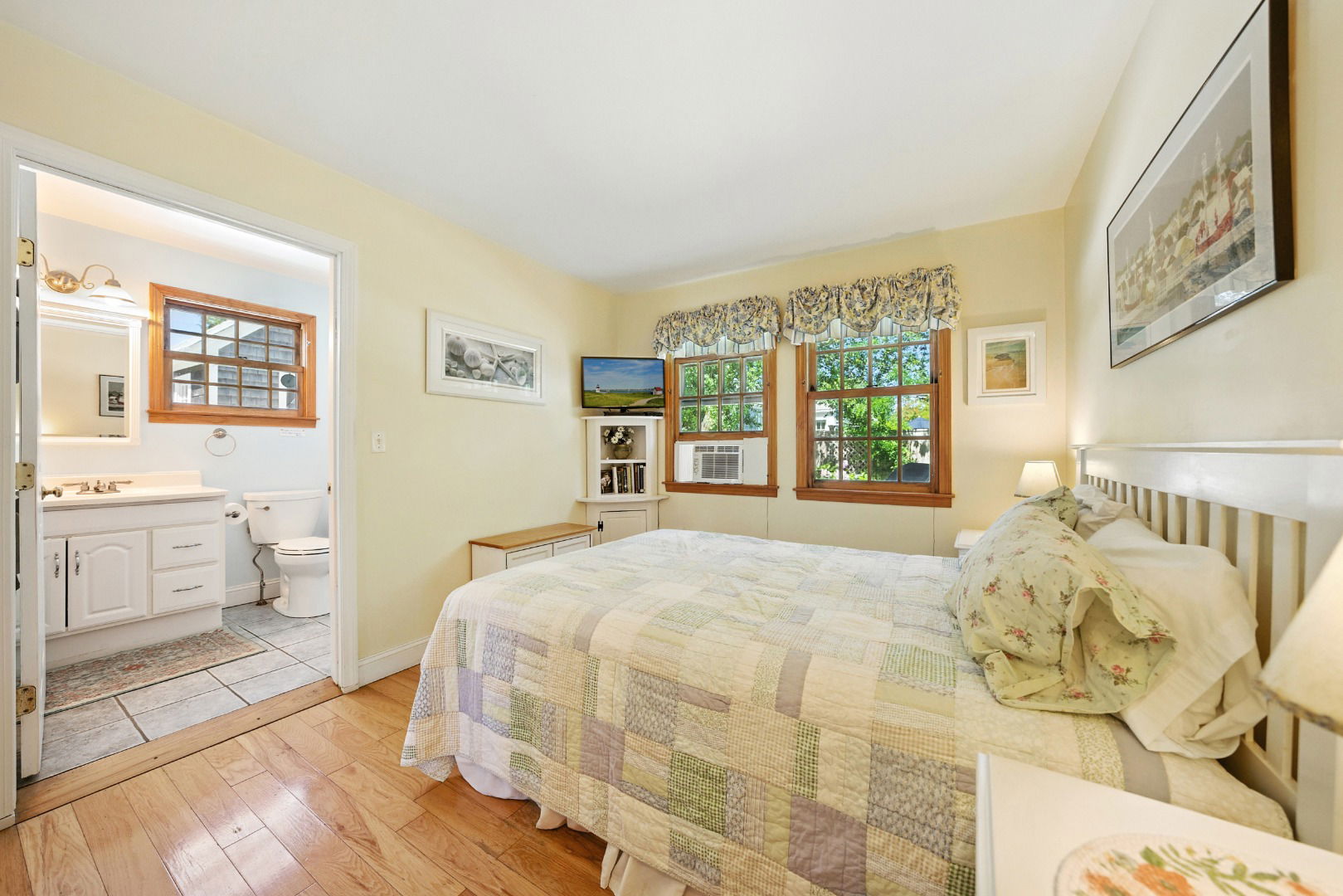 52 Pleasant Street photo 16