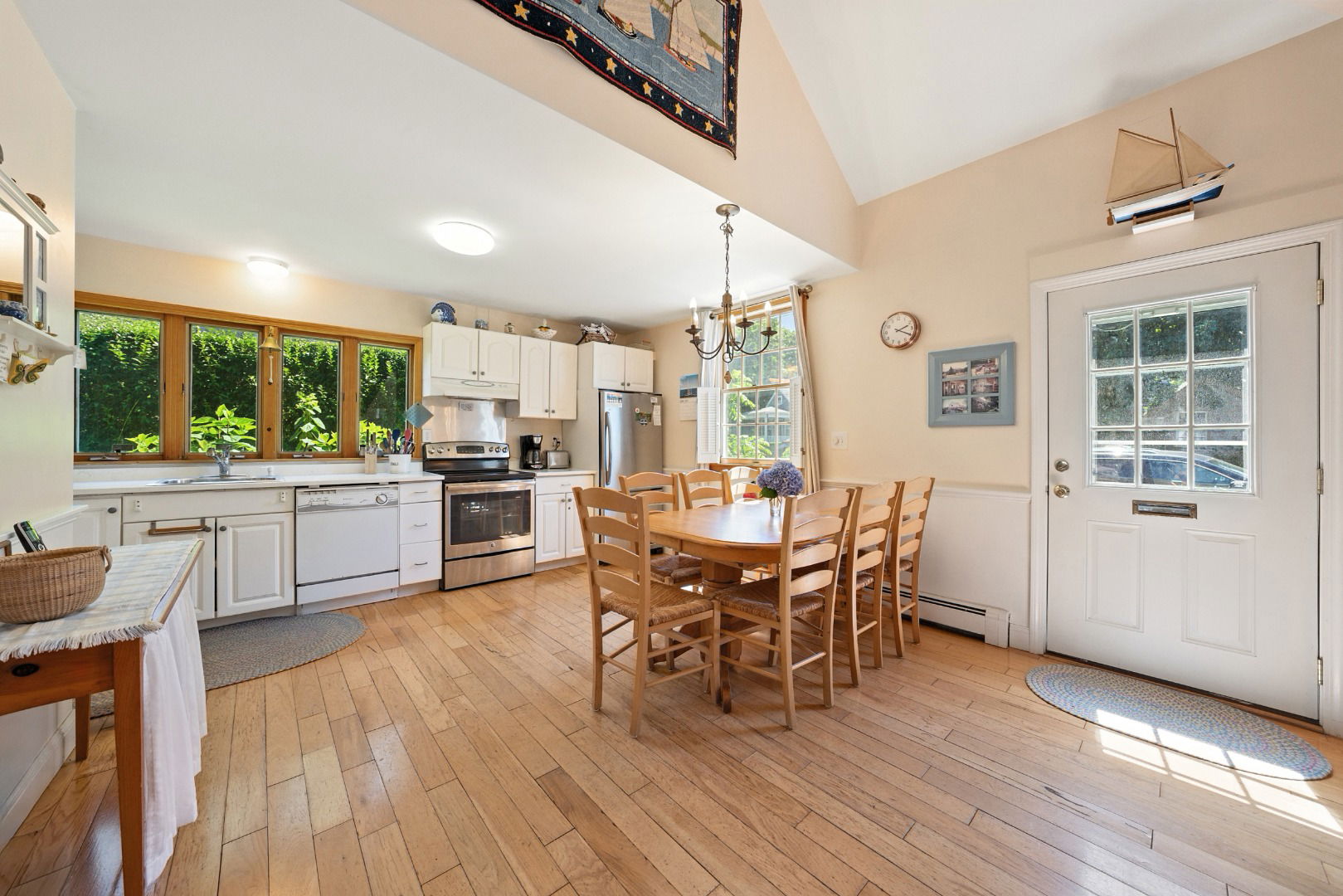 52 Pleasant Street photo 9